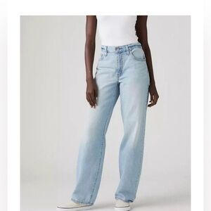 Levi’s BAGGY DAD WOMEN'S JEANS  Light Wash. Women’s size 26x30